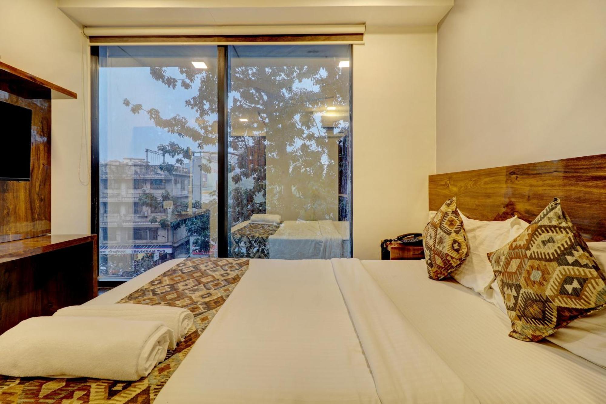 Hotel Merry Gold Mumbai Exteriör bild